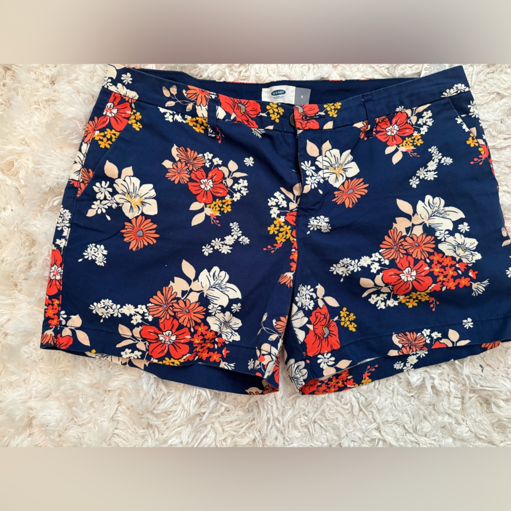 Women’s Old Navy shorts size 8 flowers